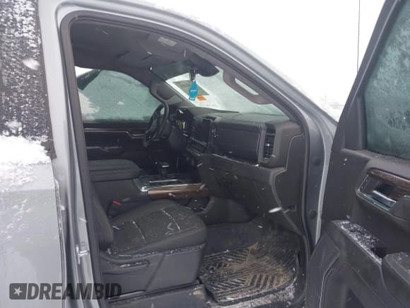 ✅ 2023 Chevrolet Silverado 1500 LT Trail Boss • VIN: 3GCUDFED4PG302112 • Lot: 41241051. Wystawiony na IAAI z przebiegiem 30 908 mil. Bezpłatny archiwum sprzedaży aukcyjnych z USA i szczegółowy raport historii pojazdu na DreamBid. Zdjęcie 5.