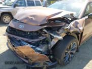 ✅ 2025 Toyota Crown XLE • VIN: JTDACAAJ4S3009438 • Lot: 42370006. Wystawiony na IAAI z przebiegiem 5 758 mil. Bezpłatny archiwum sprzedaży aukcyjnych z USA i szczegółowy raport historii pojazdu na DreamBid. Zdjęcie 6.