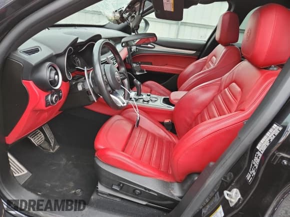 ✅ 2020 Alfa Romeo Stelvio Ti Sport • VIN: ZASPAKBN4L7C84316 • Lot: 63938625. Wystawiony na Copart z przebiegiem 39 648 mil. Bezpłatny archiwum sprzedaży aukcyjnych z USA i szczegółowy raport historii pojazdu na DreamBid. Zdjęcie 7.