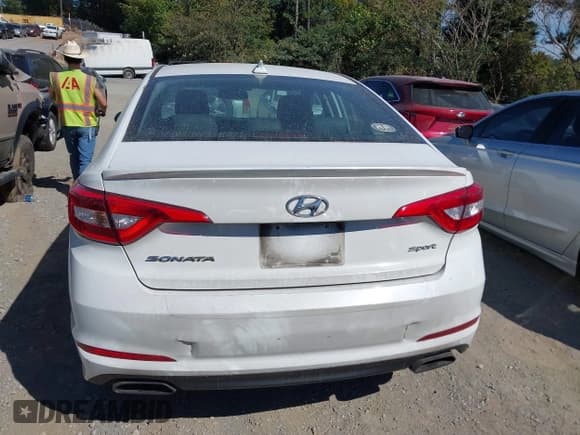✅ 2016 Hyundai Sonata Sport • VIN: 5NPE34AF7GH416308 • Lot: 43338692. Listed on IAAI with 201,398 mi. Free auction sales archive from the USA and detailed vehicle history report at DreamBid. Image 16.