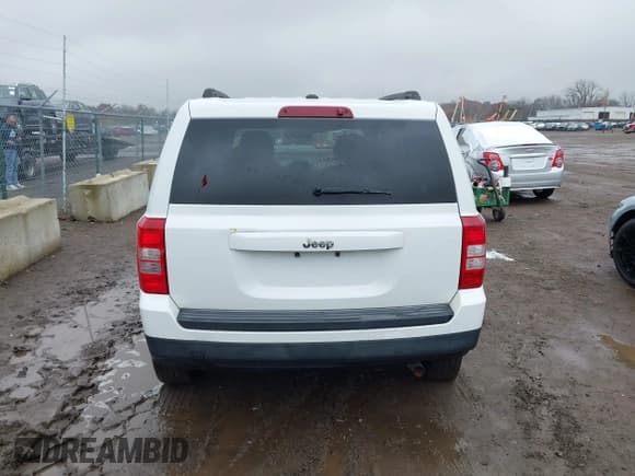 ✅ 2016 Jeep Patriot Sport SE • VIN: 1C4NJRBB4GD814547 • Lot: 43734900. Wystawiony na IAAI z przebiegiem 127 647 mil. Bezpłatny archiwum sprzedaży aukcyjnych z USA i szczegółowy raport historii pojazdu na DreamBid. Zdjęcie 16.