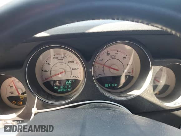 2013 Dodge Challenger SXT z VIN 2C3CDYAG0DH628853, wystawiony jako Copart lot #69860134 z przebiegiem 169 157 mil mil oraz Szkoda całkowita • Salvage title. Historia ofert i sprzedaży dostępna na DreamBid. Obrazek 9.