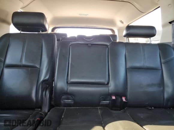 ✅ 2011 Chevrolet Suburban LT • VIN: 1GNSKJE37BR365566 • Lot: 76254654. Wystawiony na Copart z przebiegiem 138 195 mil. Bezpłatny archiwum sprzedaży aukcyjnych z USA i szczegółowy raport historii pojazdu na DreamBid. Zdjęcie 10.