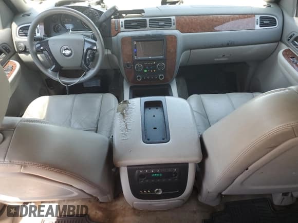 ✅ 2007 Chevrolet Suburban LT • VIN: 3GNFC16077G307421 • Lot: 80148135. Wystawiony na Copart z przebiegiem 289 749 mil. Bezpłatny archiwum sprzedaży aukcyjnych z USA i szczegółowy raport historii pojazdu na DreamBid. Zdjęcie 8.