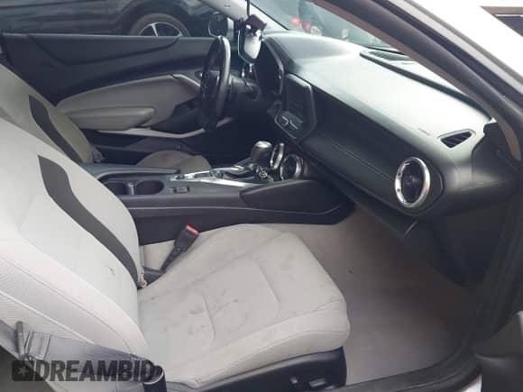 2016 Chevrolet Camaro 1LT z VIN 1G1FB1RSXG0115027, wystawiony jako IAAI lot #43167956 z przebiegiem 61 751 mil mil oraz . Historia ofert i sprzedaży dostępna na DreamBid. Obrazek 5.