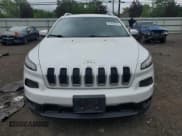 ✅ 2014 Jeep Cherokee Altitude • VIN: 1C4PJMCS6EW142759 • Lot: 57856075. Wystawiony na Copart z przebiegiem 104 969 mil. Bezpłatny archiwum sprzedaży aukcyjnych z USA i szczegółowy raport historii pojazdu na DreamBid. Zdjęcie 5.