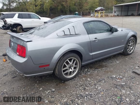 ✅ 2007 Ford Mustang GT Deluxe • VIN: 1ZVFT82H275326797 • Lot: 43546298. Listed on IAAI with 192,837 mi. Free auction sales archive from the USA and detailed vehicle history report at DreamBid. Image 4.