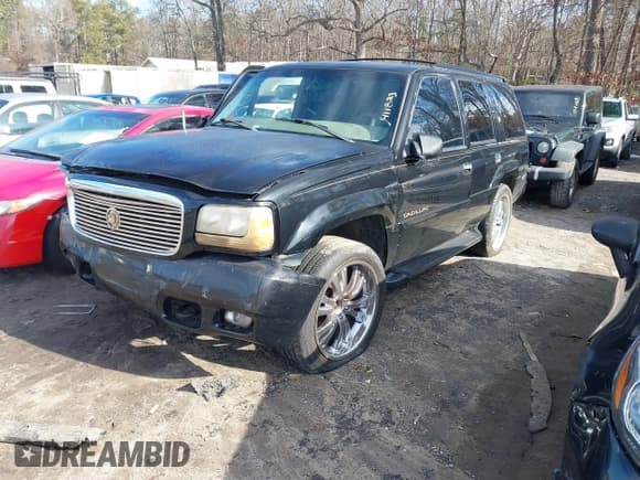 ✅ 1999 Cadillac Escalade • VIN: 1GYEK13R4XR411823 • Lot: 41221246. Wystawiony na IAAI z przebiegiem 184 123 mil. Bezpłatny archiwum sprzedaży aukcyjnych z USA i szczegółowy raport historii pojazdu na DreamBid. Zdjęcie 2.