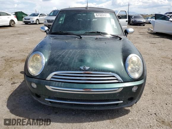 ✅ 2005 MINI Convertible • VIN: WMWRF33575TF62983 • Lot: 67323125. Wystawiony na Copart z przebiegiem 101 986 mil. Bezpłatny archiwum sprzedaży aukcyjnych z USA i szczegółowy raport historii pojazdu na DreamBid. Zdjęcie 5.