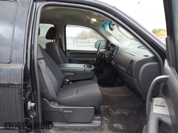 2011 Chevrolet Silverado 1500 LT z VIN 3GCPKSE3XBG180822, wystawiony jako IAAI lot #43439311 z przebiegiem 223 417 mil mil oraz . Historia ofert i sprzedaży dostępna na DreamBid. Obrazek 5.