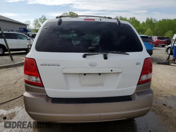 ✅ 2004 Kia Sorento LX • VIN: KNDJC733345245104 • Лот: 54060635. Опубликован ранее на Copart с пробегом 172 718 миль. Бесплатный доступ к архиву аукционных продаж из США и подробный отчёт об истории автомобиля на DreamBid. Изображение 6.