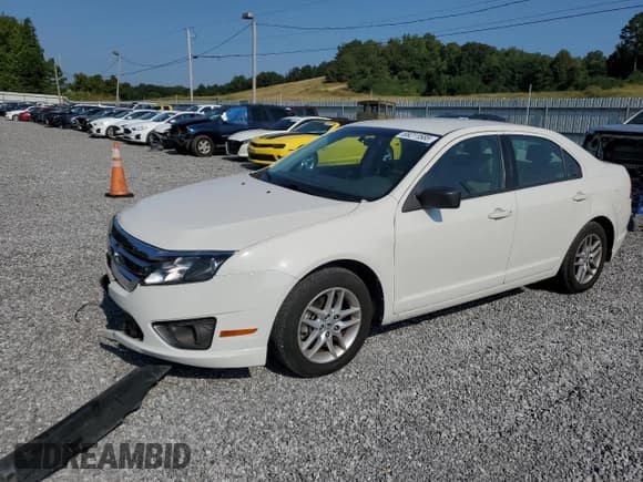 ✅ 2012 Ford Fusion S • VIN: 3FAHP0GA1CR428991 • Лот: 69211585. Опубликован ранее на Copart с пробегом 130 148 миль. Бесплатный доступ к архиву аукционных продаж из США и подробный отчёт об истории автомобиля на DreamBid. Изображение 1.