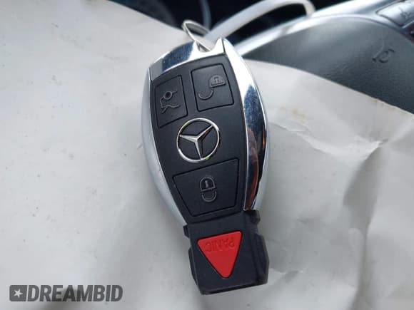 ✅ 2014 Mercedes-Benz C 250 Sport • VIN: WDDGF4HBXEG203170 • Lot: 43379040. Wystawiony na IAAI z przebiegiem 112 411 mil. Bezpłatny archiwum sprzedaży aukcyjnych z USA i szczegółowy raport historii pojazdu na DreamBid. Zdjęcie 11.