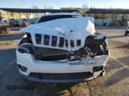 ✅ 2019 Jeep Cherokee Altitude • VIN: 1C4PJMLX8KD398775 • Lot: 85402575. Wystawiony na Copart z przebiegiem 71 503 mil. Bezpłatny archiwum sprzedaży aukcyjnych z USA i szczegółowy raport historii pojazdu na DreamBid. Zdjęcie 5.