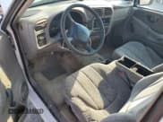 ✅ 2001 GMC Sonoma SL • VIN: 1GTCS14581K150740 • Lot: 66447225. Wystawiony na Copart z przebiegiem 196 654 mil. Bezpłatny archiwum sprzedaży aukcyjnych z USA i szczegółowy raport historii pojazdu na DreamBid. Zdjęcie 8.