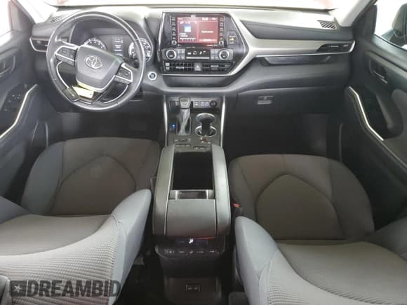 ✅ 2022 Toyota Highlander LE • VIN: 5TDBZRBH9NS573280 • Lot: 71520505. Wystawiony na Copart z przebiegiem 92 301 mil. Bezpłatny archiwum sprzedaży aukcyjnych z USA i szczegółowy raport historii pojazdu na DreamBid. Zdjęcie 8.