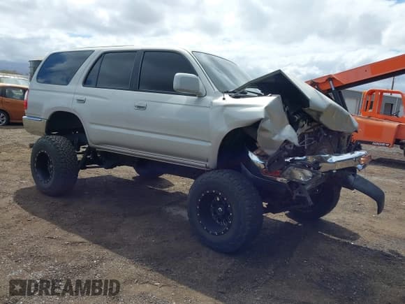 ✅ 1998 Toyota 4Runner SR5 • VIN: JT3HN86R2W0136118 • Lot: 43189571. Listed on IAAI with 209,547 mi. Free auction sales archive from the USA and detailed vehicle history report at DreamBid. Image 1.