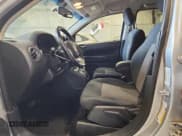 ✅ 2011 Jeep Compass Latitude • VIN: 1J4NF1FB9BD281711 • Lot: 90102305. Wystawiony na Copart z przebiegiem 195 404 mil. Bezpłatny archiwum sprzedaży aukcyjnych z USA i szczegółowy raport historii pojazdu na DreamBid. Zdjęcie 7.