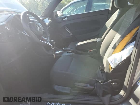 ✅ 2014 Volkswagen Beetle Entry • VIN: 3VWFP7AT7EM623088 • Lot: 83792065. Listed on Copart with 142,189 mi. Free auction sales archive from the USA and detailed vehicle history report at DreamBid. Image 7.