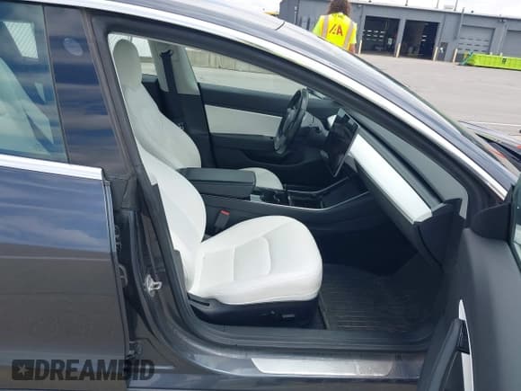 ✅ 2019 Tesla Model 3 Long Range • VIN: 5YJ3E1EB9KF230493 • Lot: 42084204. Wystawiony na IAAI z przebiegiem 112 548 mil. Bezpłatny archiwum sprzedaży aukcyjnych z USA i szczegółowy raport historii pojazdu na DreamBid. Zdjęcie 5.