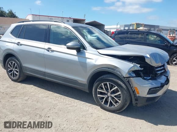 ✅ 2019 Volkswagen Tiguan SE • VIN: 3VV2B7AX7KM137428 • Lot: 43348577. Wystawiony na IAAI z przebiegiem 149 458 mil. Bezpłatny archiwum sprzedaży aukcyjnych z USA i szczegółowy raport historii pojazdu na DreamBid. Zdjęcie 1.