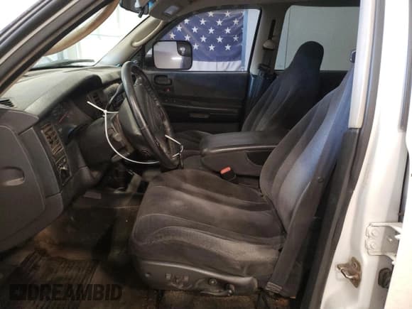 ✅ 2004 Dodge Dakota Sport • VIN: 1D7HG38NX4S635016 • Lot: 85332484. Wystawiony na Copart z przebiegiem 281 187 mil. Bezpłatny archiwum sprzedaży aukcyjnych z USA i szczegółowy raport historii pojazdu na DreamBid. Zdjęcie 7.