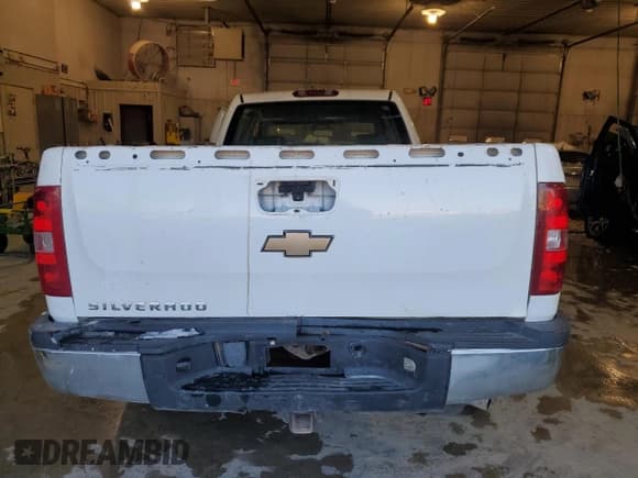 ✅ 2009 Chevrolet Silverado 2500HD Work Truck • VIN: 1GCHK43619F177431 • Lot: 81702024. Wystawiony na Copart z przebiegiem 234 475 mil. Bezpłatny archiwum sprzedaży aukcyjnych z USA i szczegółowy raport historii pojazdu na DreamBid. Zdjęcie 6.