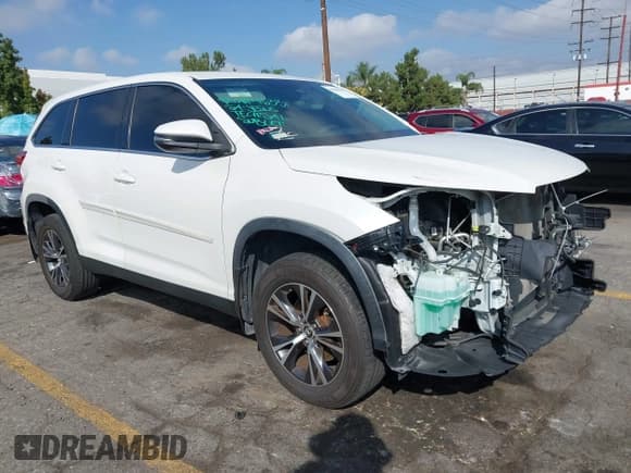 ✅ 2019 Toyota Highlander LE • VIN: 5TDZZRFH8KS345811 • Lot: 43506839. Listed on IAAI with 81,827 mi. Free auction sales archive from the USA and detailed vehicle history report at DreamBid. Image 1.