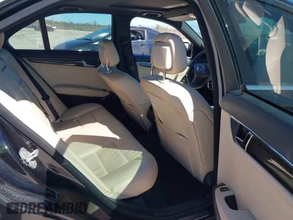 ✅ 2008 Mercedes-Benz C 350 Sport • VIN: WDDGF56X98F082677 • Lot: 43533235. Wystawiony na IAAI z przebiegiem 143 266 mil. Bezpłatny archiwum sprzedaży aukcyjnych z USA i szczegółowy raport historii pojazdu na DreamBid. Zdjęcie 8.