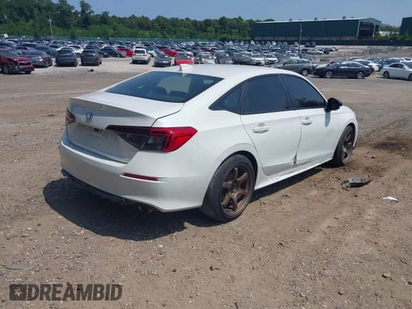 ✅ 2024 Honda Civic Si • VIN: 2HGFE1E51RH473650 • Lot: 42948045. Wystawiony na IAAI z przebiegiem 11 500 mil. Bezpłatny archiwum sprzedaży aukcyjnych z USA i szczegółowy raport historii pojazdu na DreamBid. Zdjęcie 4.