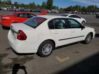 2005 Chevrolet Malibu z VIN 1G1ZS52F25F153704, wystawiony jako Copart lot #71118004 z przebiegiem 100 446 mil mil oraz Szkoda całkowita • Salvage title. Historia ofert i sprzedaży dostępna na DreamBid. Obrazek 3.