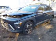 ✅ 2024 Hyundai Kona SEL • VIN: KM8HB3AB0RU148469 • Лот: 43648869. Опубликован ранее на IAAI с пробегом 28 814 миль. Бесплатный доступ к архиву аукционных продаж из США и подробный отчёт об истории автомобиля на DreamBid. Изображение 2.