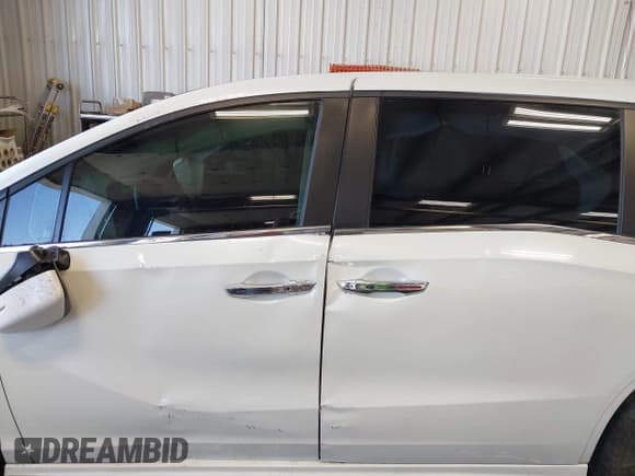 ✅ 2018 Honda Odyssey Touring • VIN: 5FNRL6H84JB020671 • Lot: 42409316. Wystawiony na IAAI z przebiegiem 81 747 mil. Bezpłatny archiwum sprzedaży aukcyjnych z USA i szczegółowy raport historii pojazdu na DreamBid. Zdjęcie 14.