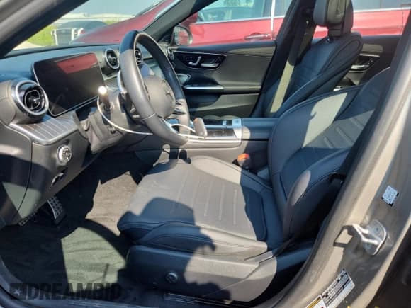 ✅ 2024 Mercedes-Benz C 300 • VIN: W1KAF4HB0RR185990 • Lot: 68674795. Wystawiony na Copart z przebiegiem Nie podano. Bezpłatny archiwum sprzedaży aukcyjnych z USA i szczegółowy raport historii pojazdu na DreamBid. Zdjęcie 7.
