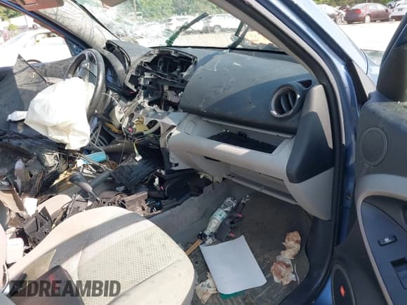 ✅ 2006 Toyota RAV4 Limited • VIN: JTMBK34V165000921 • Lot: 42372501. Wystawiony na IAAI z przebiegiem Nie podano. Bezpłatny archiwum sprzedaży aukcyjnych z USA i szczegółowy raport historii pojazdu na DreamBid. Zdjęcie 5.