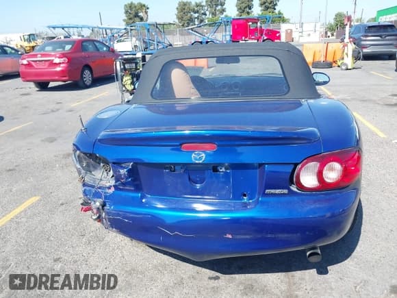 ✅ 2003 Mazda MX-5 Miata Cloth • VIN: JM1NB353830301964 • Лот: 42317534. Опубликован ранее на IAAI с пробегом 192 342 миль. Бесплатный доступ к архиву аукционных продаж из США и подробный отчёт об истории автомобиля на DreamBid. Изображение 16.