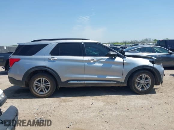 ✅ 2023 Ford Explorer XLT • VIN: 1FMSK7DH0PGA57226 • Lot: 42004666. Wystawiony na IAAI z przebiegiem 31 886 mil. Bezpłatny archiwum sprzedaży aukcyjnych z USA i szczegółowy raport historii pojazdu na DreamBid. Zdjęcie 14.