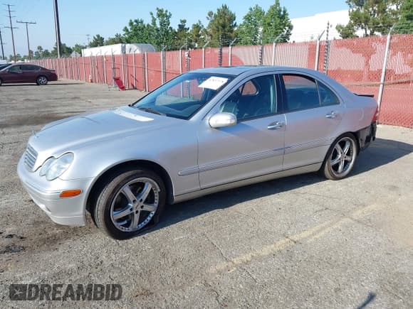 ✅ 2002 Mercedes-Benz C 230/260/280/320 • VIN: WDBRF64J02F236402 • Lot: 42837578. Wystawiony na IAAI z przebiegiem 268 944 mil. Bezpłatny archiwum sprzedaży aukcyjnych z USA i szczegółowy raport historii pojazdu na DreamBid. Zdjęcie 2.