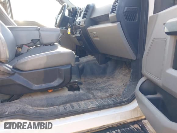 ✅ 2017 Ford F-150 XL • VIN: 1FTFX1EF9HKC49485 • Lot: 42229882. Listed on IAAI with 121,788 mi. Free auction sales archive from the USA and detailed vehicle history report at DreamBid. Image 5.