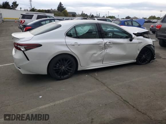 2021 Toyota Camry Hybrid XSE with VIN 4T1K31AK6MU561819, listed as a Copart auction lot 82128815 with 82,712 mi miles and Salvage title. Bid and sale history available at DreamBid. Image 3.