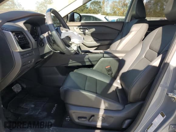 ✅ 2022 Nissan Rogue Platinum • VIN: JN8BT3DC4NW118101 • Lot: 90116345. Wystawiony na Copart z przebiegiem 60 286 mil. Bezpłatny archiwum sprzedaży aukcyjnych z USA i szczegółowy raport historii pojazdu na DreamBid. Zdjęcie 7.