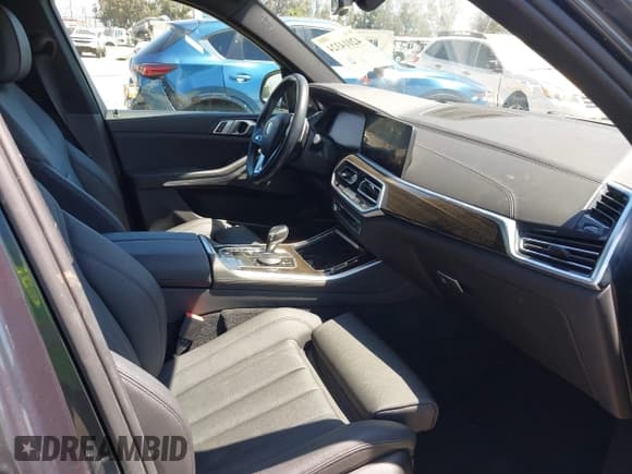 ✅ 2020 BMW X5 sDrive40i • VIN: 5UXCR4C05LLE31248 • Lot: 42014324. Wystawiony na IAAI z przebiegiem 42 139 mil. Bezpłatny archiwum sprzedaży aukcyjnych z USA i szczegółowy raport historii pojazdu na DreamBid. Zdjęcie 5.