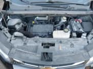 ✅ 2020 Chevrolet Trax LS • VIN: KL7CJKSB9LB327345 • Lot: 43727908. Wystawiony na IAAI z przebiegiem 38 903 mil. Bezpłatny archiwum sprzedaży aukcyjnych z USA i szczegółowy raport historii pojazdu na DreamBid. Zdjęcie 10.