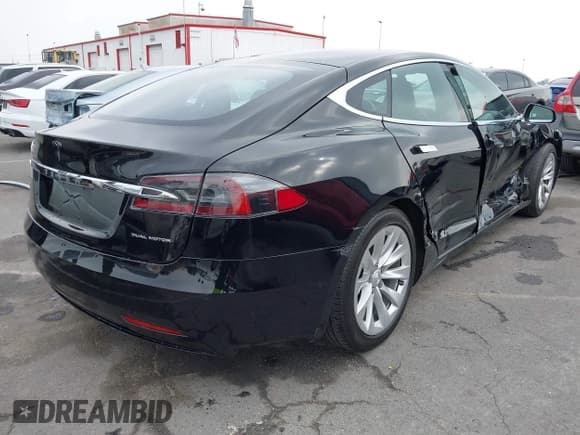 ✅ 2019 Tesla Model S 75D • VIN: 5YJSA1E20KF345815 • Lot: 43548675. Listed on IAAI with 20,659 mi. Free auction sales archive from the USA and detailed vehicle history report at DreamBid. Image 4.