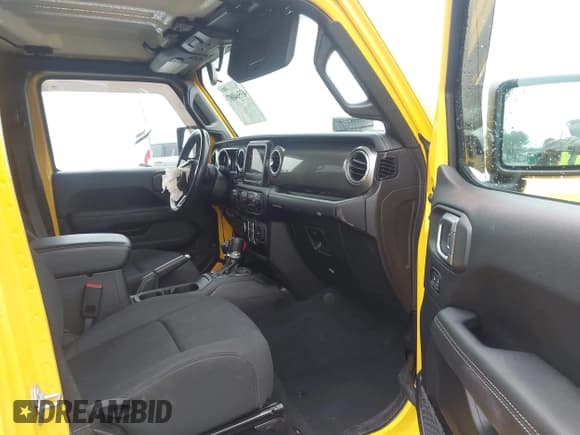 ✅ 2019 Jeep Wrangler Unlimited Sahara • VIN: 1C4HJXEN4KW687108 • Lot: 43564007. Listed on IAAI with 31,165 mi. Free auction sales archive from the USA and detailed vehicle history report at DreamBid. Image 5.