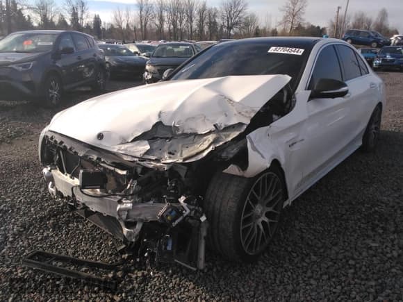 ✅ 2017 Mercedes-Benz C 63 S AMG • VIN: 55SWF8HB6HU188032 • Lot: 82704544. Wystawiony na Copart z przebiegiem 68 176 mil. Bezpłatny archiwum sprzedaży aukcyjnych z USA i szczegółowy raport historii pojazdu na DreamBid. Zdjęcie 1.