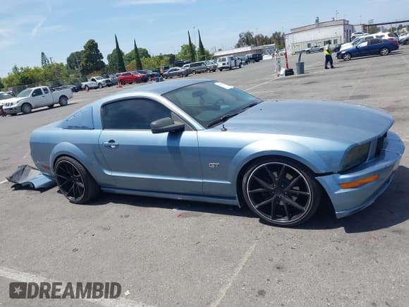 ✅ 2005 Ford Mustang GT Deluxe • VIN: 1ZVHT82H755105069 • Lot: 42333244. Listed on IAAI with 141,682 mi. Free auction sales archive from the USA and detailed vehicle history report at DreamBid. Image 13.