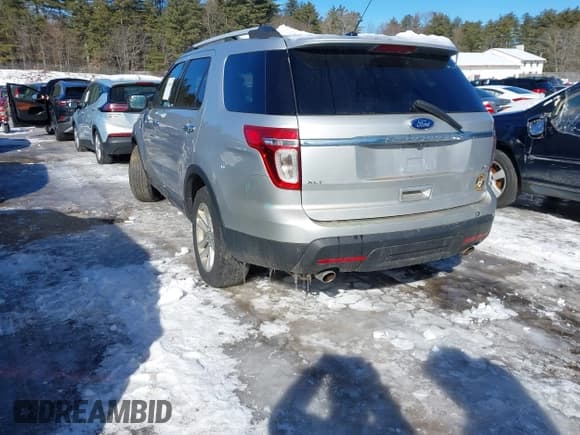 ✅ 2015 Ford Explorer XLT • VIN: 1FM5K8D87FGA59847 • Lot: 41576890. Wystawiony na IAAI z przebiegiem 193 623 mil. Bezpłatny archiwum sprzedaży aukcyjnych z USA i szczegółowy raport historii pojazdu na DreamBid. Zdjęcie 3.