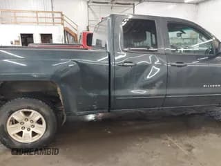✅ 2018 Chevrolet Silverado 1500 LT • VIN: 1GCVKREC6JZ302283 • Lot: 42813241. Wystawiony na IAAI z przebiegiem 178 850 mil. Bezpłatny archiwum sprzedaży aukcyjnych z USA i szczegółowy raport historii pojazdu na DreamBid. Zdjęcie 6.