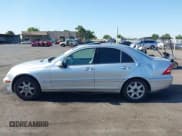 ✅ 2002 Mercedes-Benz C 230/260/280/320 • VIN: WDBRF61J62F233802 • Lot: 42574637. Wystawiony na IAAI z przebiegiem 238 810 mil. Bezpłatny archiwum sprzedaży aukcyjnych z USA i szczegółowy raport historii pojazdu na DreamBid. Zdjęcie 14.